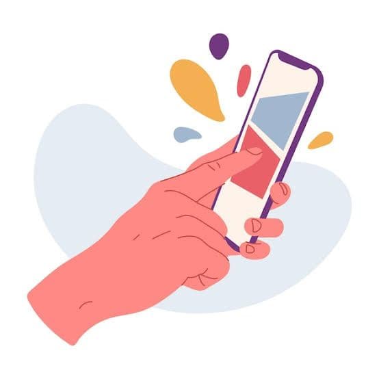 Mão enviando mensagem pelo celular